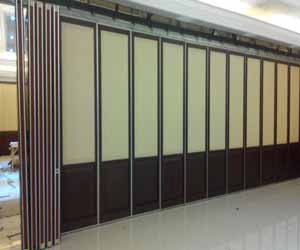 partisi pintu lipat